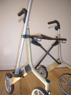 0126 crutch holder